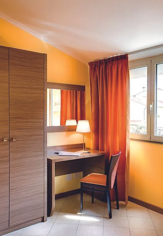 Il Nido Della Rondine Aparthotel Λούκα