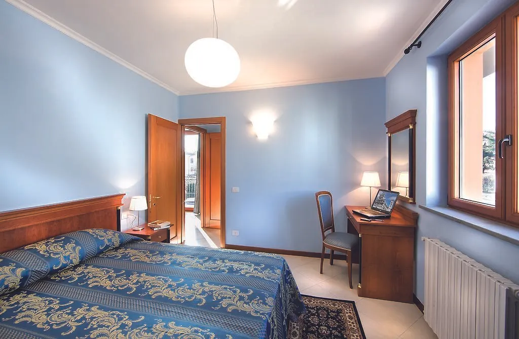 Il Nido Della Rondine Aparthotel Λούκα