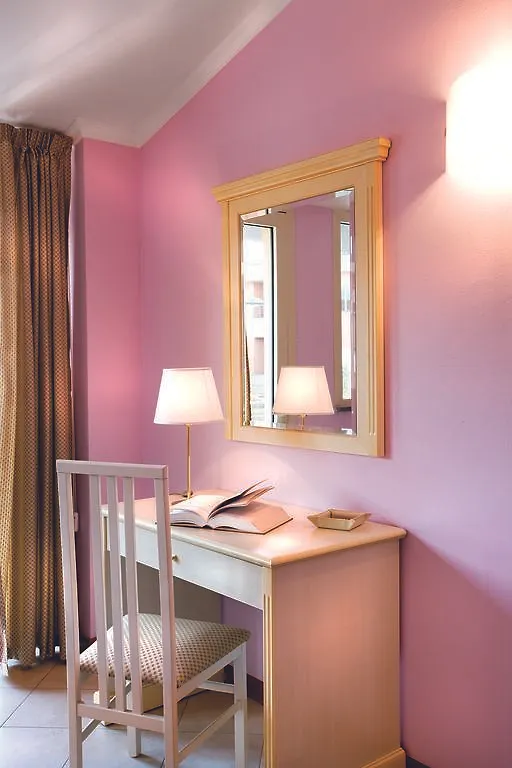Il Nido Della Rondine Aparthotel Λούκα